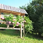 Alpika Lodge *